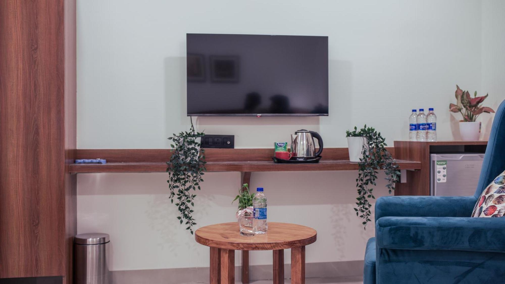 Radhe Suites Hyderabad Esterno foto