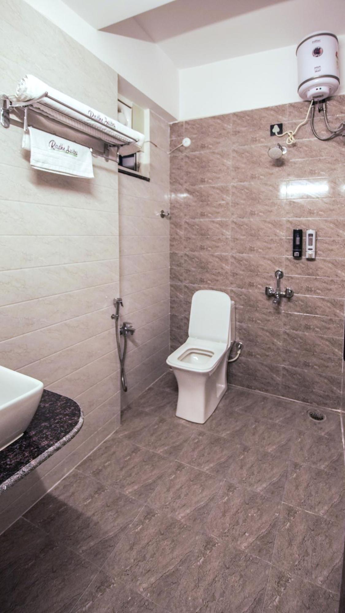 Radhe Suites Hyderabad Esterno foto