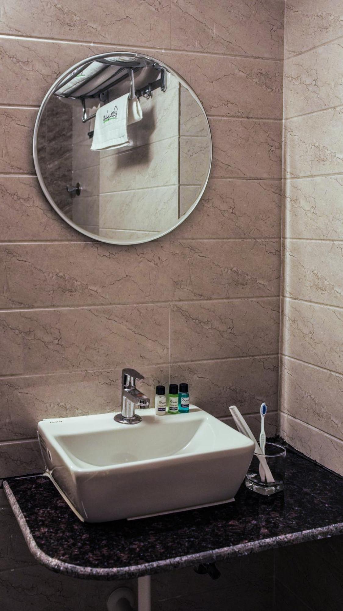 Radhe Suites Hyderabad Esterno foto