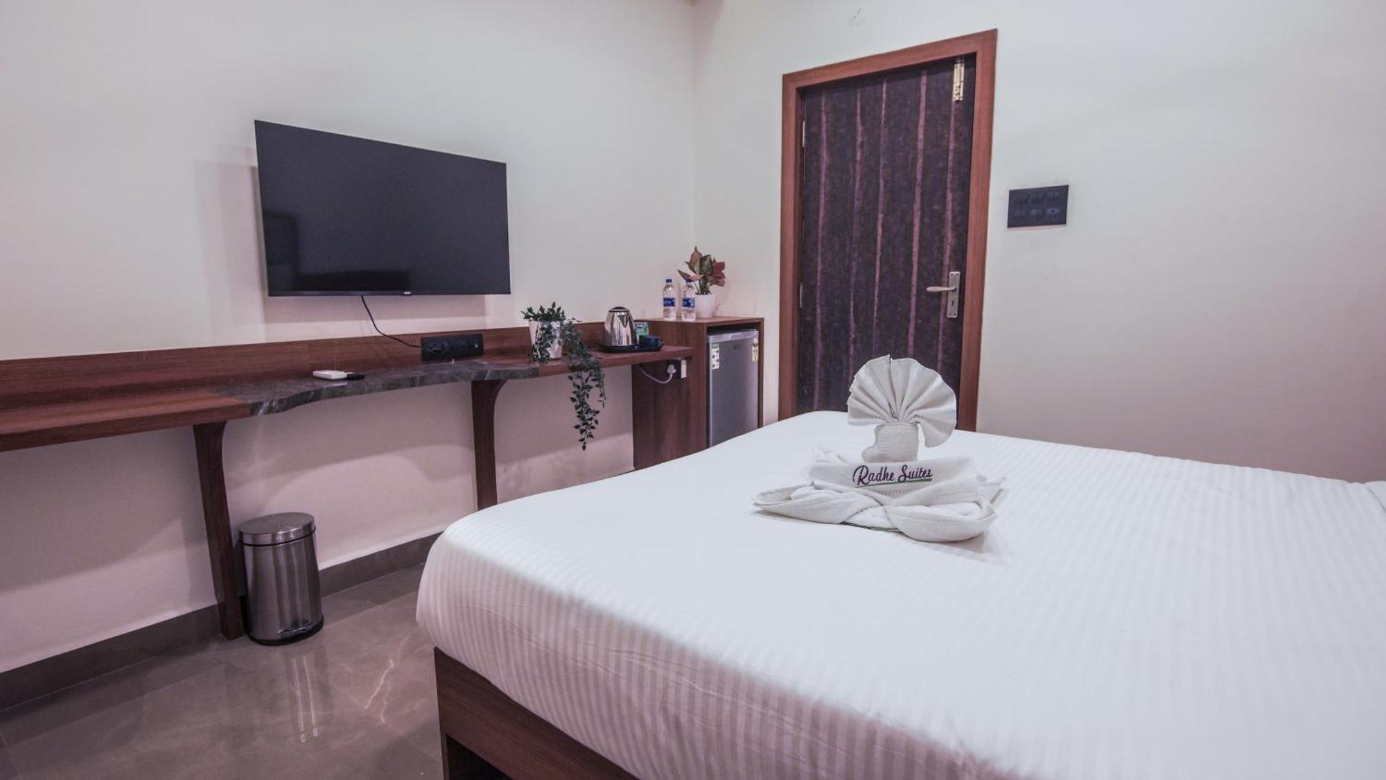 Radhe Suites Hyderabad Esterno foto