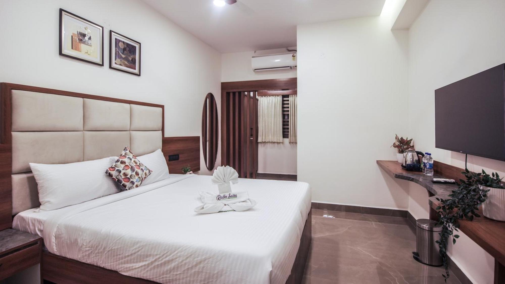 Radhe Suites Hyderabad Esterno foto